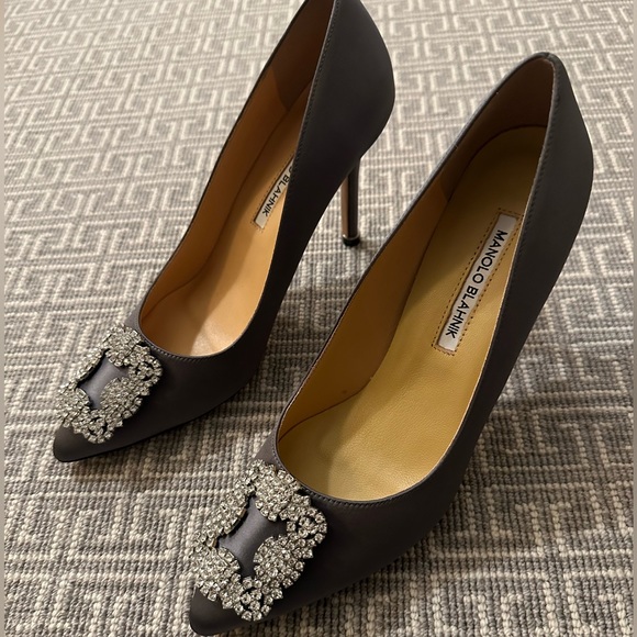 New Manolo Blahnik Hangisi Pump Satin Grey - Picture 2 of 8